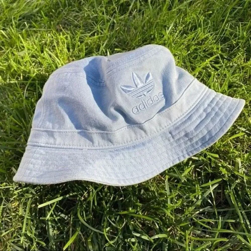 ✨Adidas LIGHT PURPLE WASHED BUCKET HAT✨
